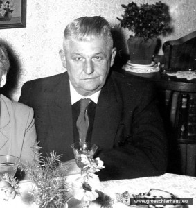 Max Rühlmann konnte zusammen mit Edgar Hinrichs und Johann Lünemann während des Volksauflaufs kurz eine weiße Fahne, ein großes Betttuch, am jeverschen Schlossturm hissen. Die drei Männer wurden nach kurzer Zeit verhaftet. (Archiv H. Peters)