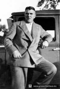 Der Schlachtermeister Adolf „Addi“ Tammen entwaffnete den NSDAP-Kreisleiter Hans Flügel im Gewühl. Augenzeuge: „Plötzlich rief einer aus der Menge: `Pass op, Addi. Er het en Revolver.´ Tammen: `Wol, Revolver het er ook?´, griff Flügel von hinten  in die Tasche und nahm ihm die Waffe ab.“  (Archiv H. Peters)