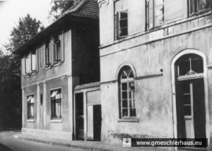 Albanistraße 2: Das dem Kaufmann und Fabrikanten Julius Gröschler gehörende Haus (links) wurde im Mai 1940 an einen Kaufmann verkauft. Auf den Grundstücken der beiden Häuser befindet sich seit ca. 1964 ein Neubau. (Foto von ca. 1930)