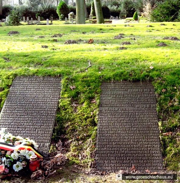 Friedhof Bremen-Osterholz: Auf der rechten Tafel steht der Name von Leszek Adamiak, der 1944 von der Gestapo bei Sillenstede ermordet wurde. (Foto H. Frerichs)