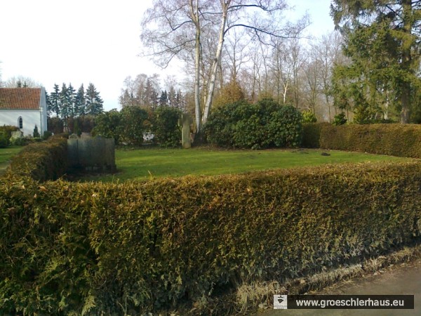 Feld C auf dem Friedhof Sande (aufgenommen vom Friedhofsweg in Blickrichtung Kapelle, Foto: H. Frerichs, März 2013).