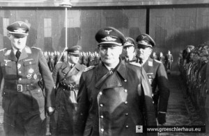 Carl-Alfred Schumacher (links) und Hermann Göring (vorn) am 27. Februar 1940 auf dem Flugplatz von Upjever (Archiv H. Peters)